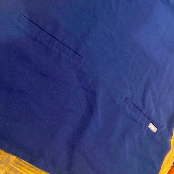 FIGS Navy Blue 2 pocket scrub top size M - Picture 3 of 3